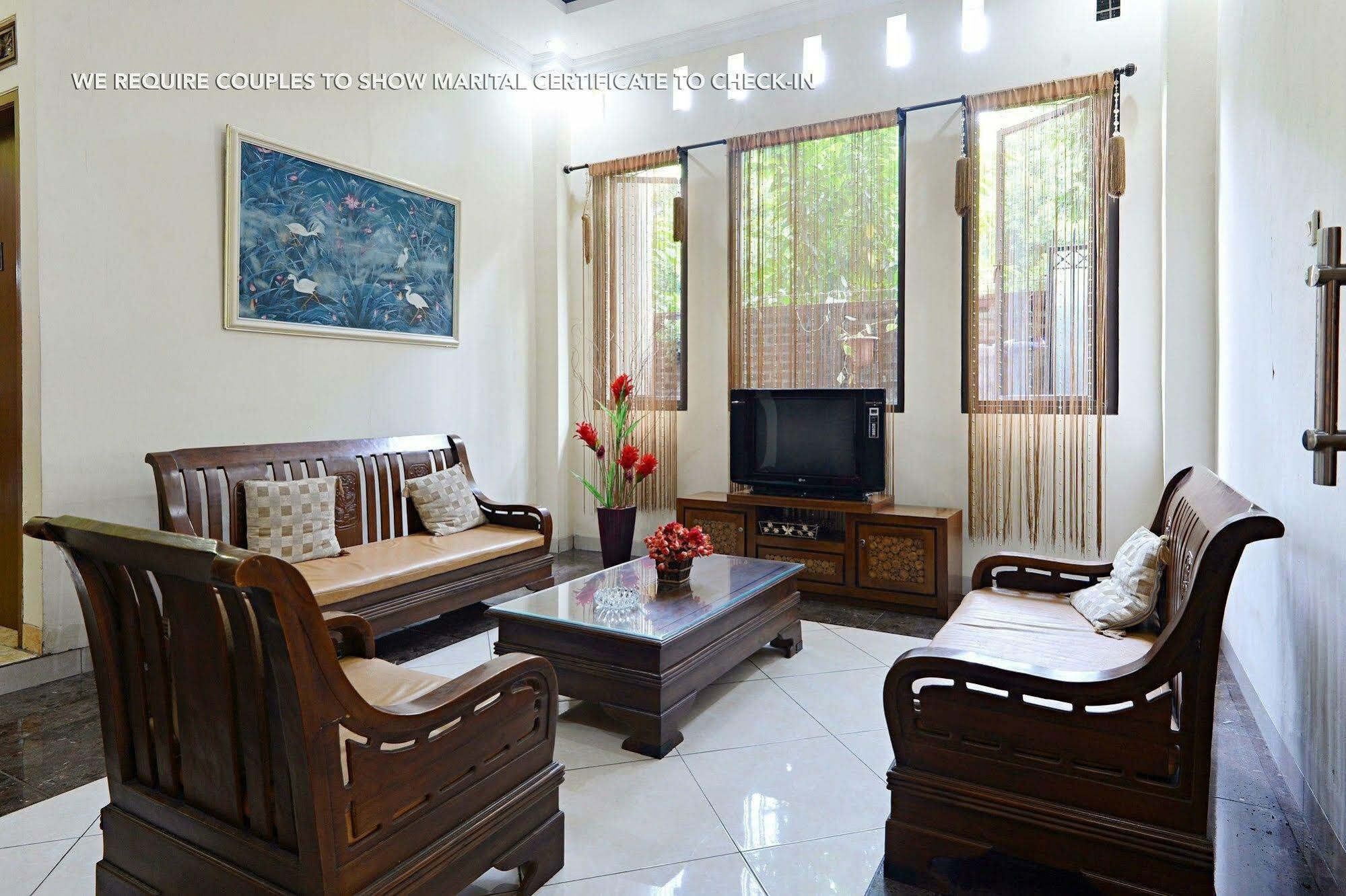 Zen Rooms Antapani Syariah Bandung Bagian luar foto